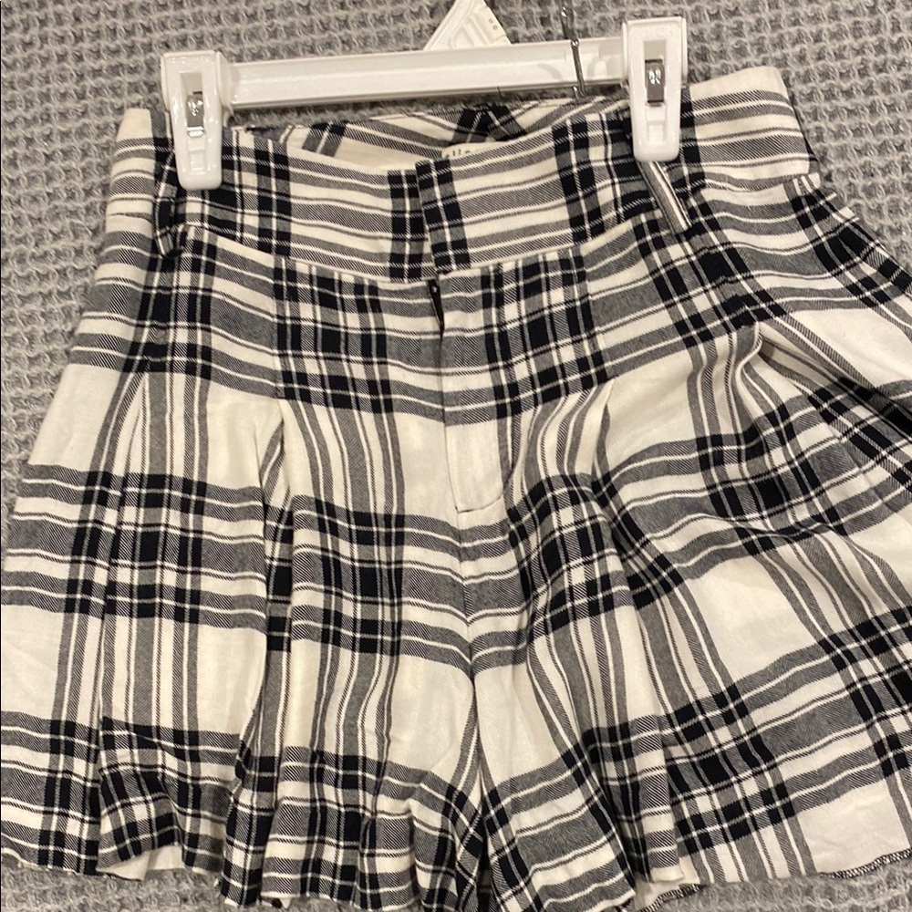 Alice + Olivia Black and White Plaid Shorts, Scarlett flutter